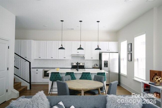 Building Photo - 2925 Commonwealth Ave