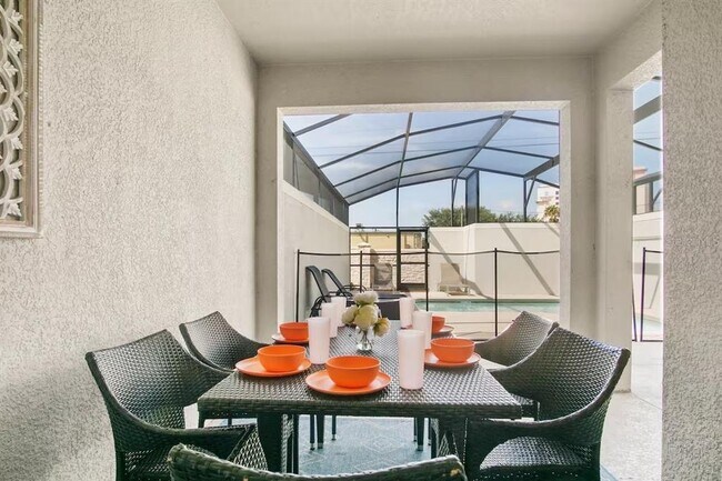 Building Photo - 4965 Windermere Ave