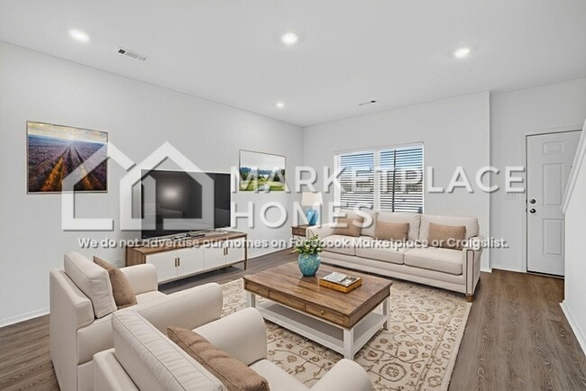 Building Photo - 2644 E Gila Wy