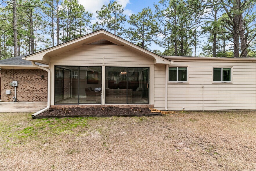 Building Photo - 1635 Longleaf Dr E
