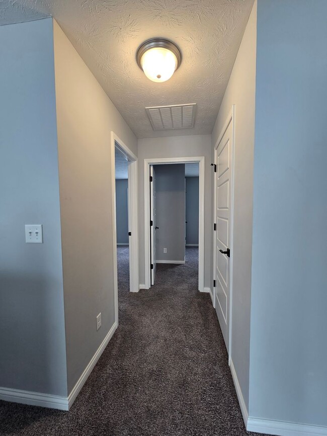 Building Photo - 3 Bed, 2.5 Bath Home in a Great Neighborhood!