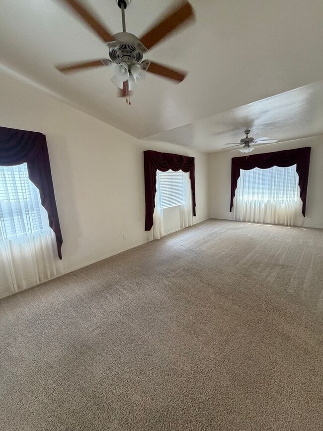 Building Photo - Large Family Home with SOLAR and Landscaping Maintenance Included!!