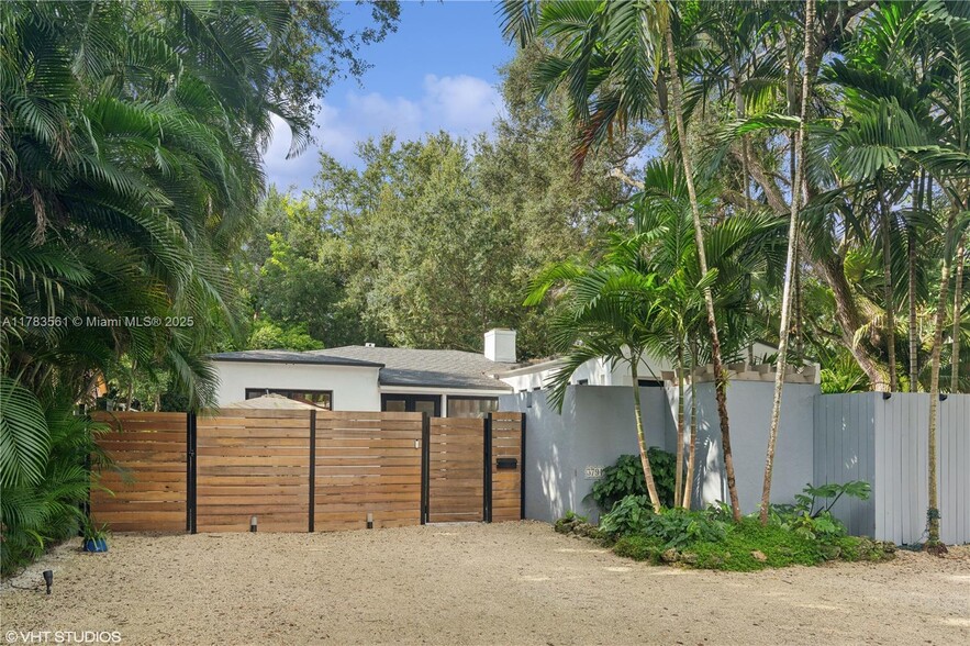 Primary Photo - 3794 Irvington Ave