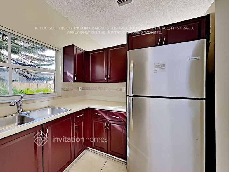 Building Photo - 3100 N 36th Ave