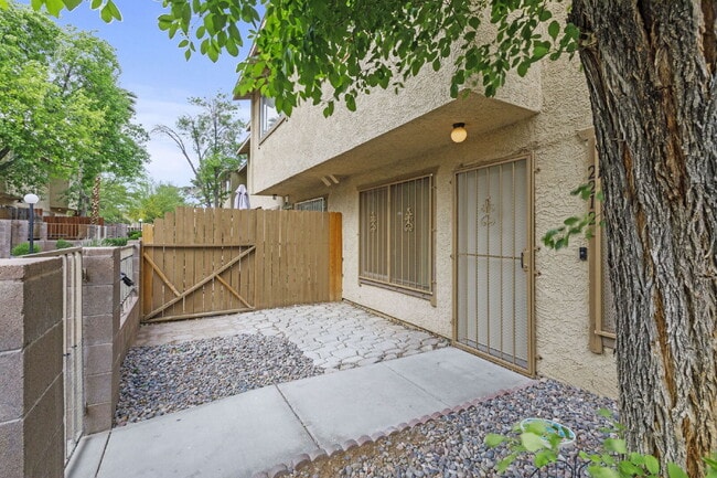 Building Photo - "Charming 3-Bedroom Townhouse Oasis with 2 Full Baths in Las Vegas – 1220 Sq Ft of Comfortable Li...