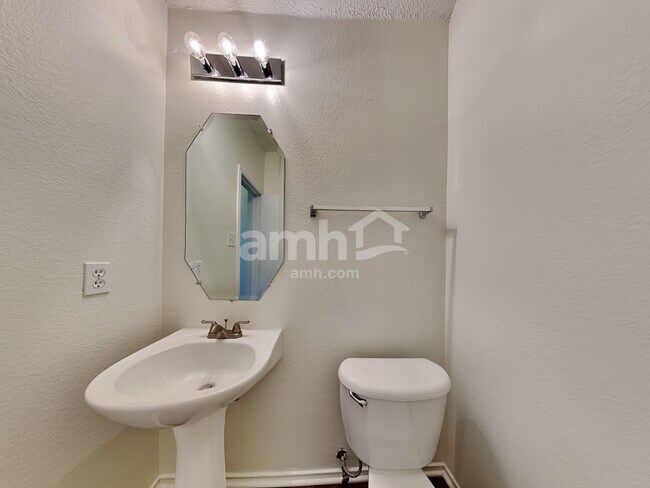Building Photo - 7701 Longbow Ln