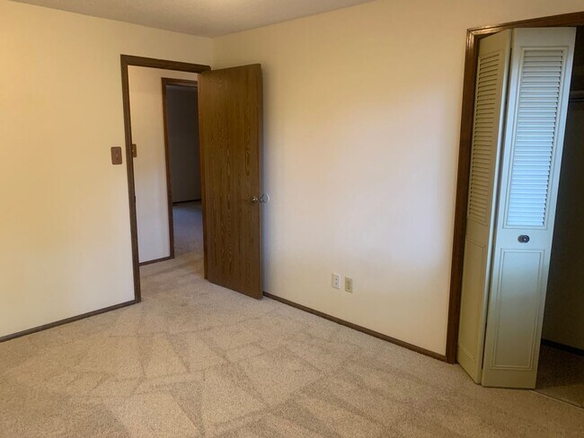 Building Photo - Immaculate Ranch with Large Backyard and Basement in Arvada