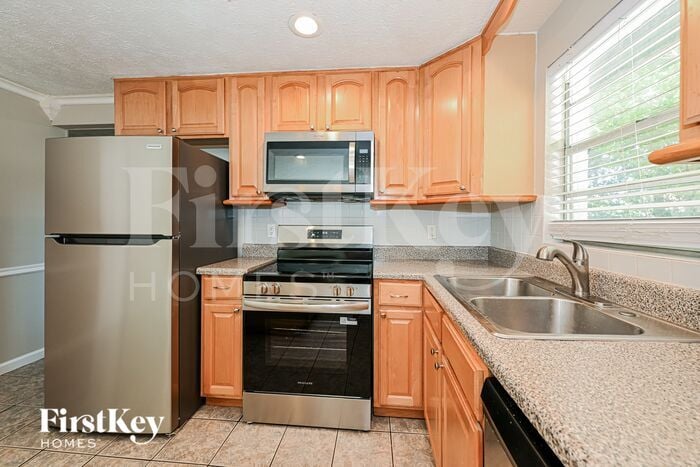 Building Photo - 4077 Huntington Forest Blvd