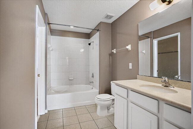 Building Photo - Beautiful Townhouse on preserve in highly ...