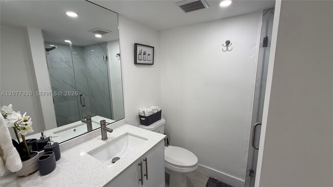 Building Photo - 5600 Collins Ave