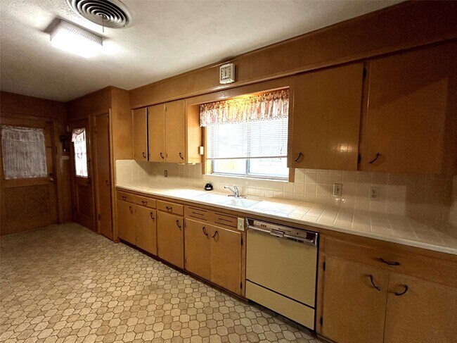 Building Photo - 1902 Gillette St