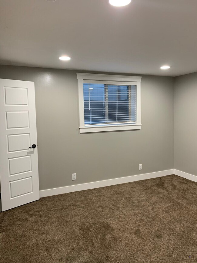 Building Photo - 8740 S Spartan Dr