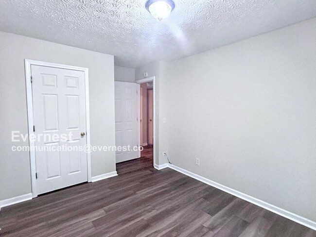 Building Photo - 5589 Strathmoor Manor Cir
