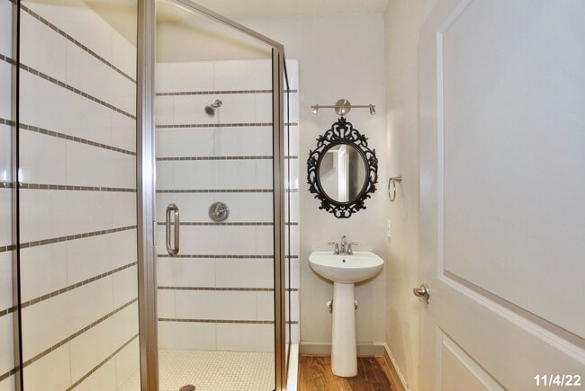 Building Photo - Beautiful 4/4.5 Home with 2 Car Garage in the Heart of Mills-Orlando!