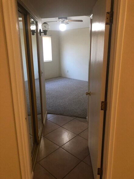 Building Photo - 2521 W Glenbrook Way