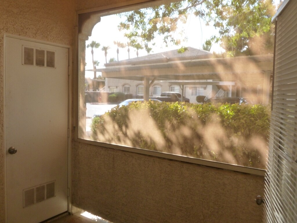 Building Photo - 3400 Cabana Dr