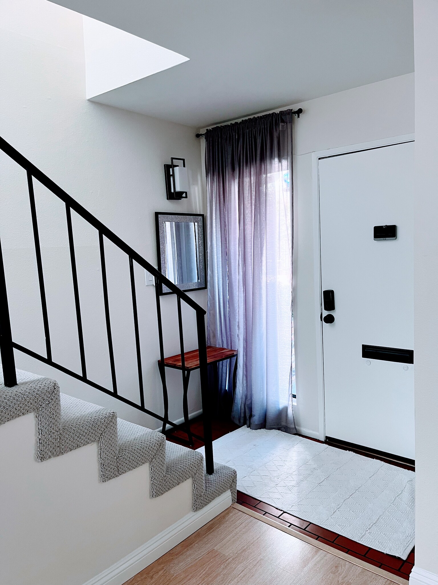 Entry hallway - 999 San Pasqual St