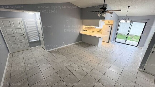 Building Photo - 3 bedroom/ 2 bathroom home nestled in a cul-de-sac.