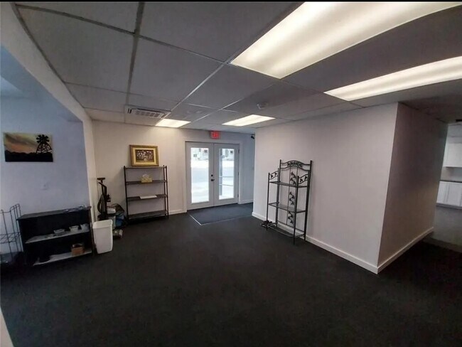 Building Photo - 868 Main St