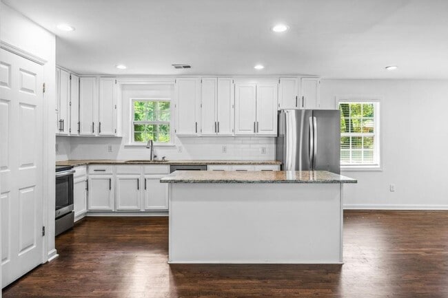 Building Photo - 3089 Del Monico Dr