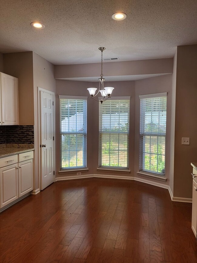 Building Photo - 4 bedroom  home in Charlotte