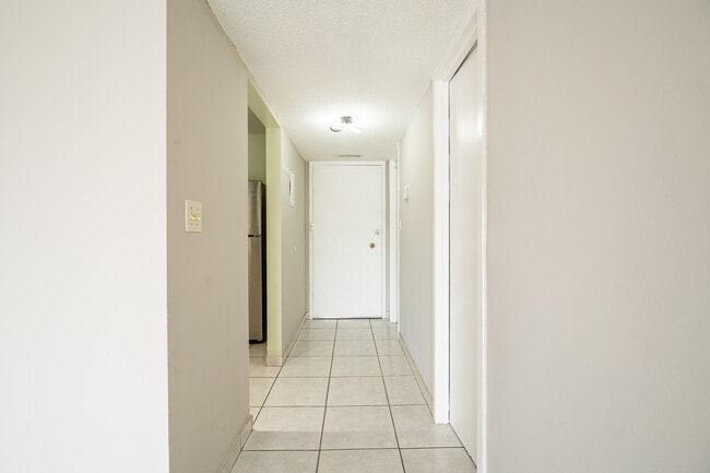 Building Photo - 2200 E Hallandale Beach Blvd