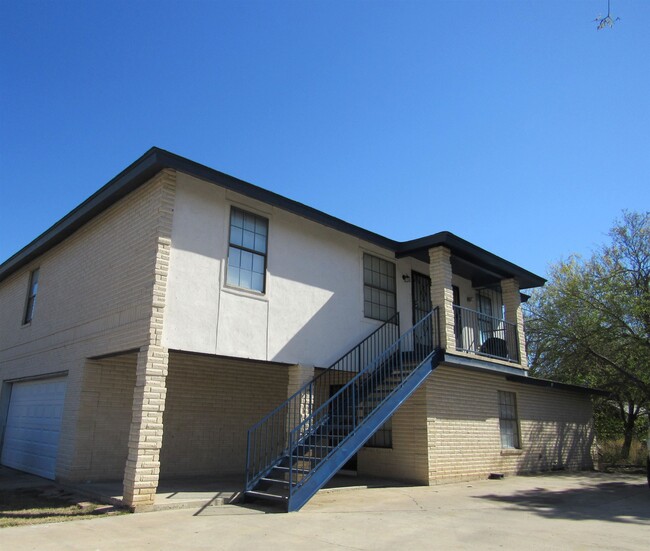 Building Photo - 1420 Juarez Ave