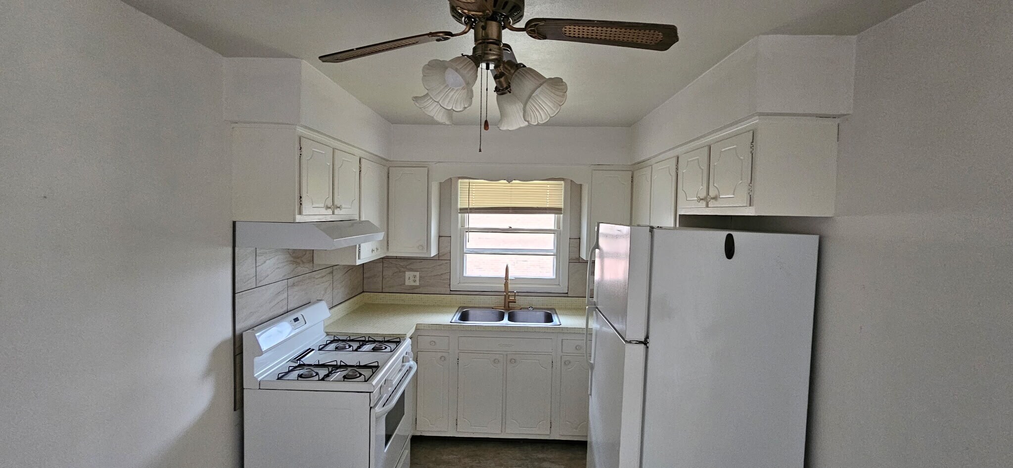 Building Photo - 5841 Garrett Ln