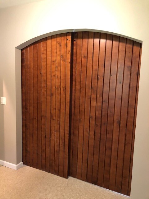 Barndoors closed - 315 Prairie St