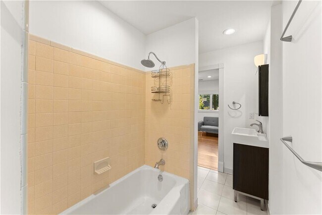 Building Photo - 1495 Spalding Dr