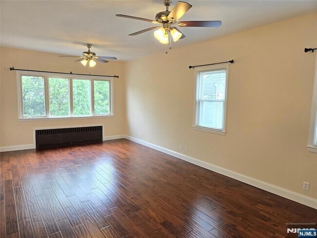 Building Photo - 158 Knapp Ave