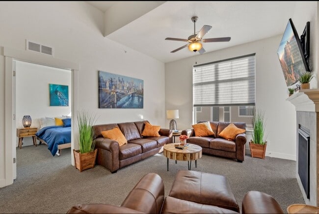 Livingroom - 4672 Hahns Peak Dr