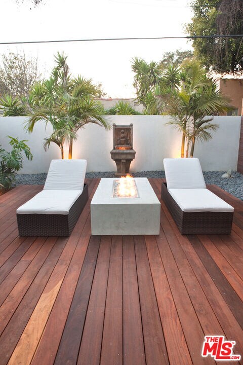 Building Photo - 1153 N Poinsettia Pl