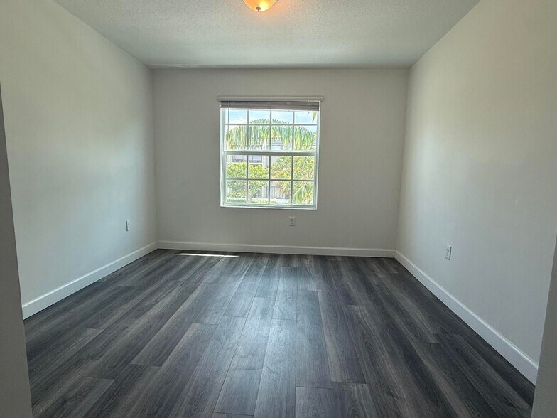 Building Photo - 6907 Broadwater Ln