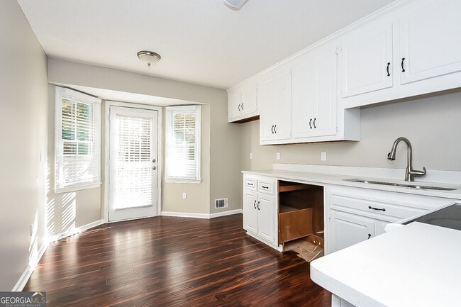 Building Photo - 16 Fairfield Way SW