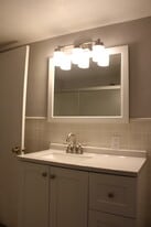 Building Photo - 528 King St