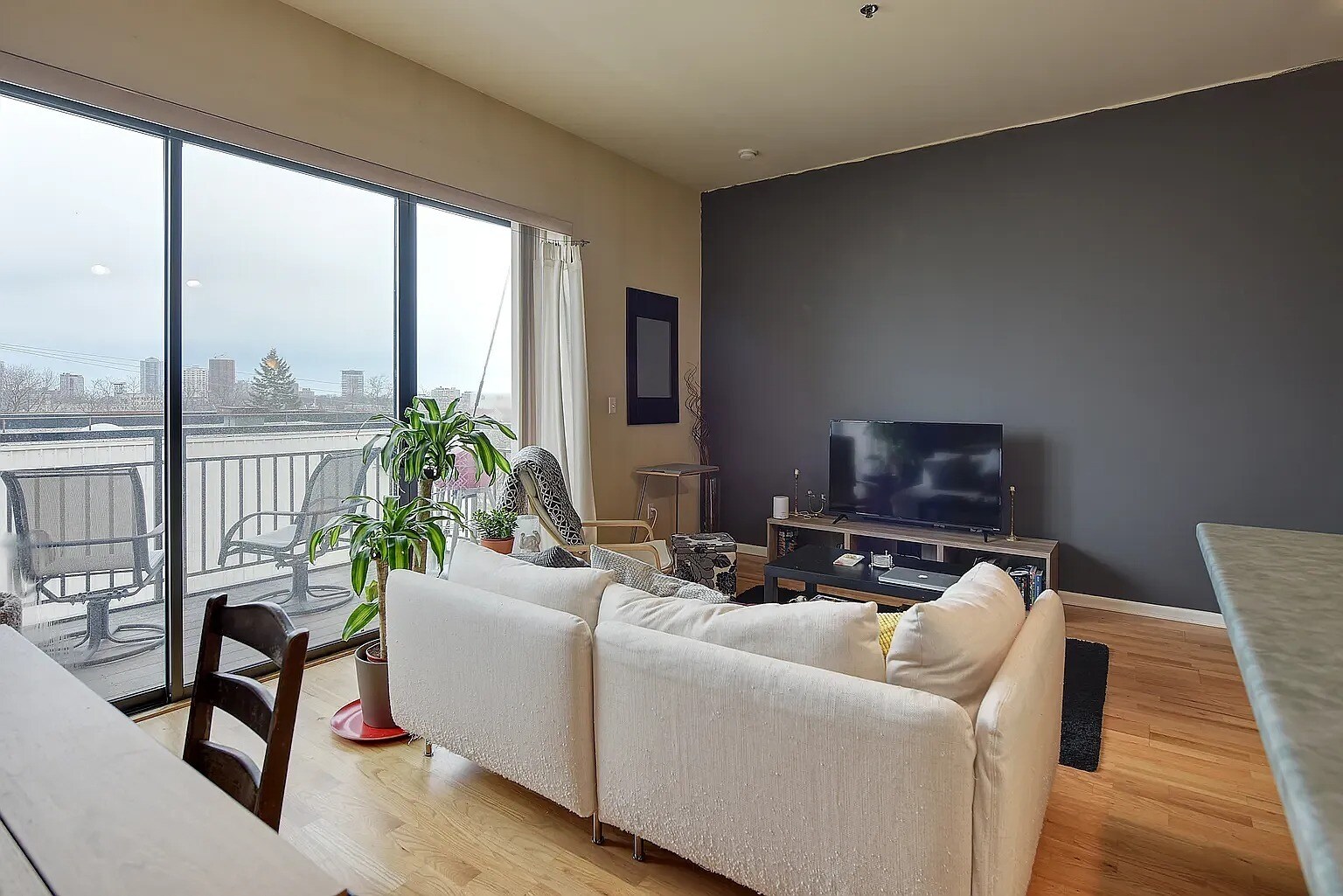 Building Photo - 1924 N Hubbard St