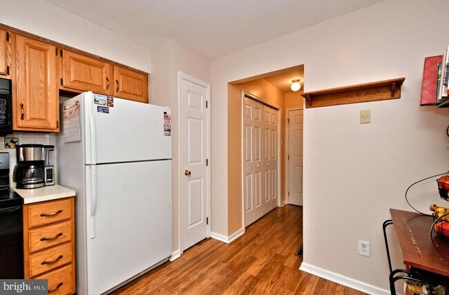 Building Photo - 800 Beacon Ct