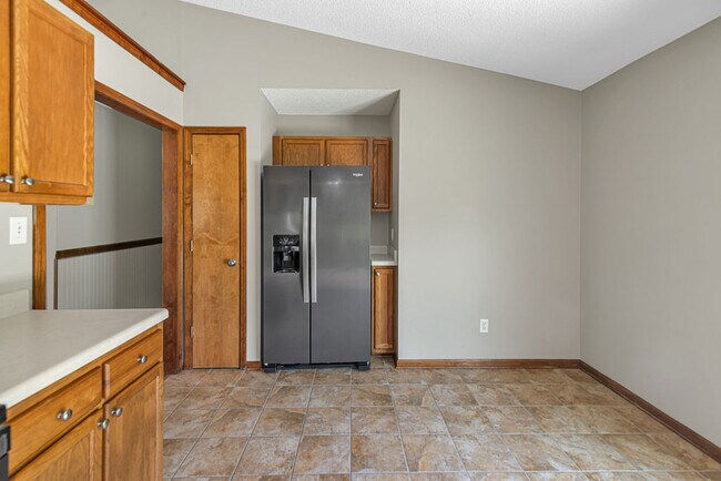 Building Photo - 304 Gaston Ct