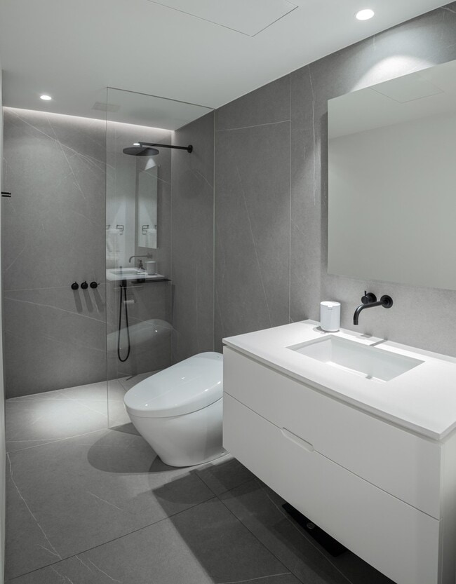 Building Photo - 1917 S Calumet Ave