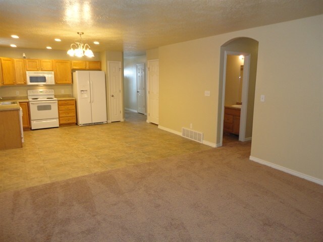 Building Photo - 7489 S Valley Maple Dr