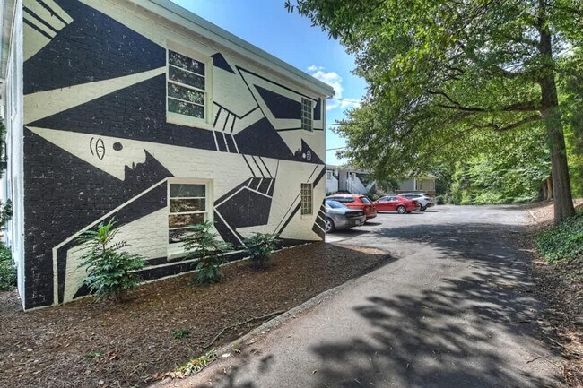 Building Photo - 510 Queens Rd