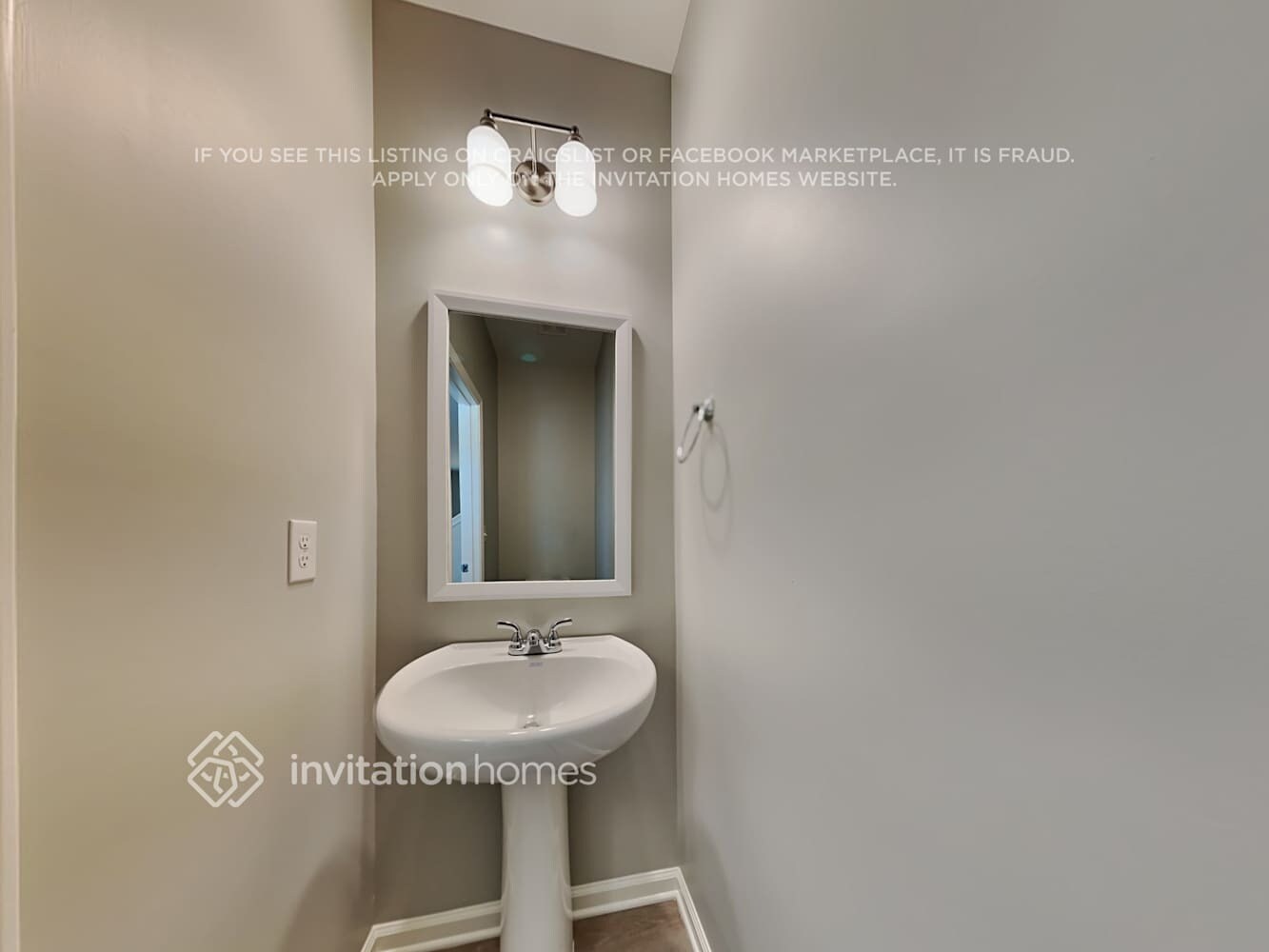 Building Photo - 504 S Fortune Way