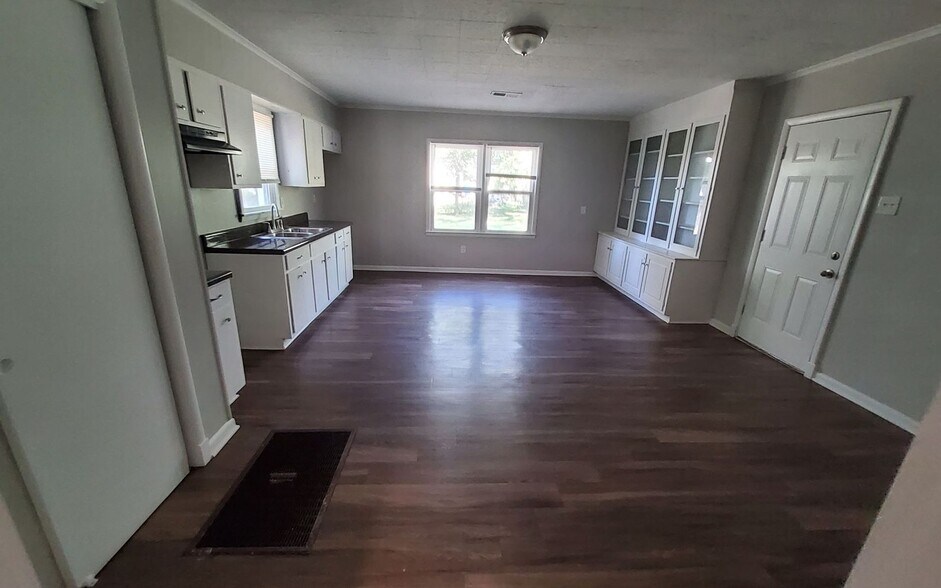 Building Photo - 3994 Oak Cliff Rd