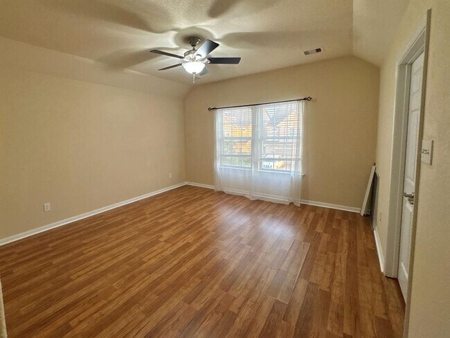 Building Photo - 3942 Calgary Cir