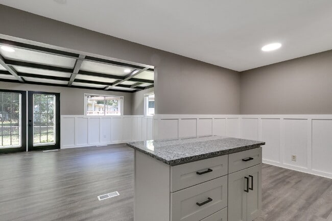 Building Photo - "Charming 4-Bed, 2-Bath Florissant Home wi...