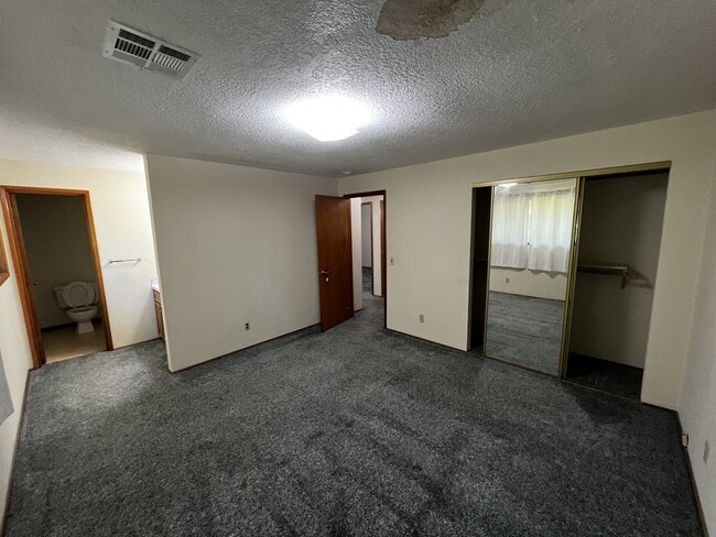 Building Photo - 88494 Ellmaker Rd