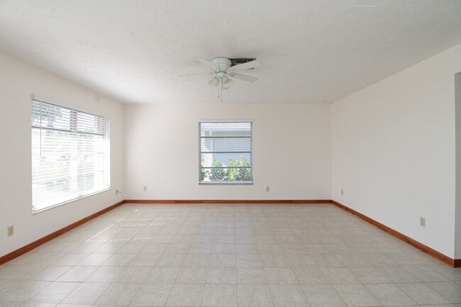 Building Photo - ** 2/2 HOME IN NAPLES PARK UNFURNISHED ** ...