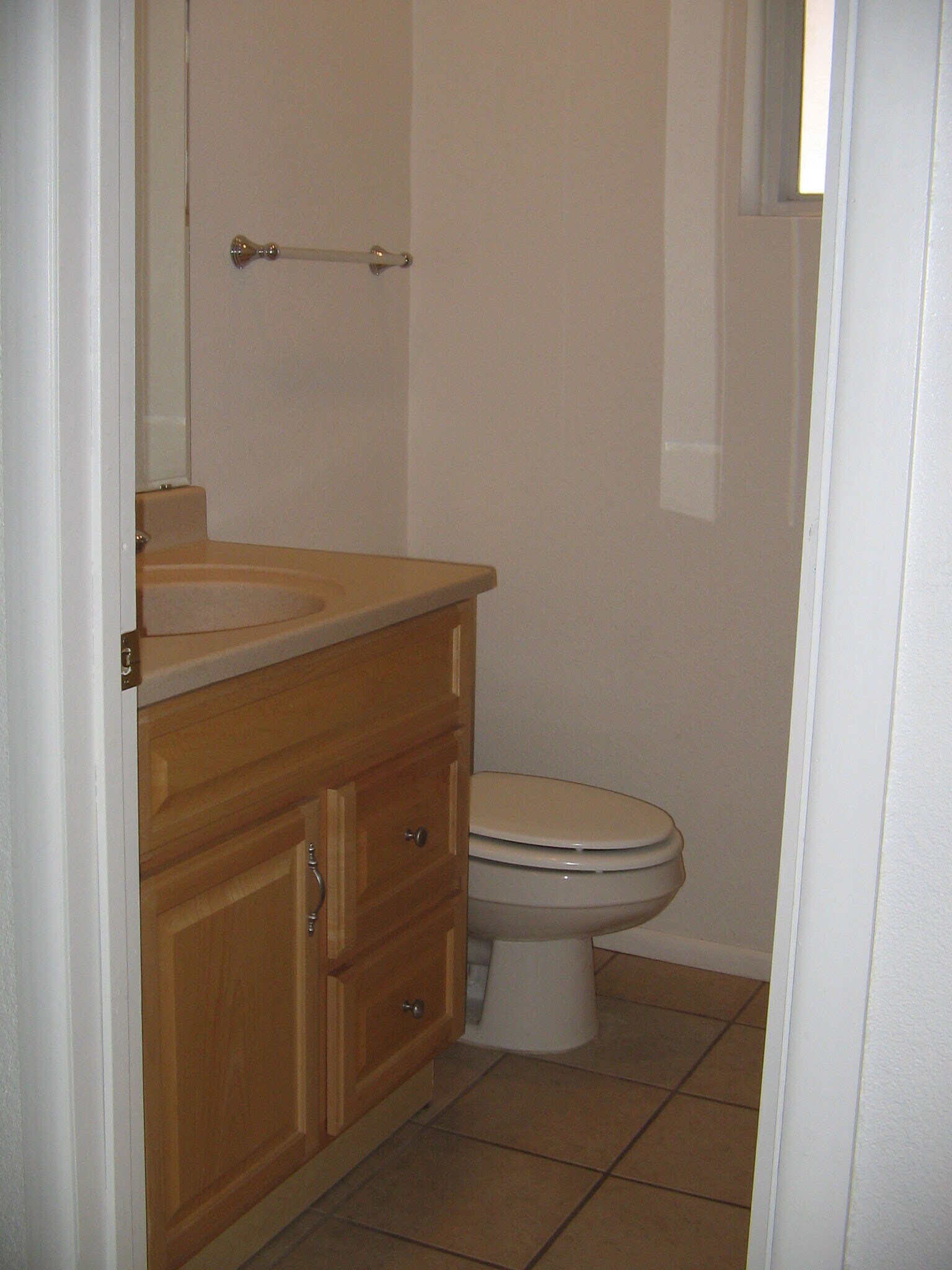 Building Photo - 715 W 18th St