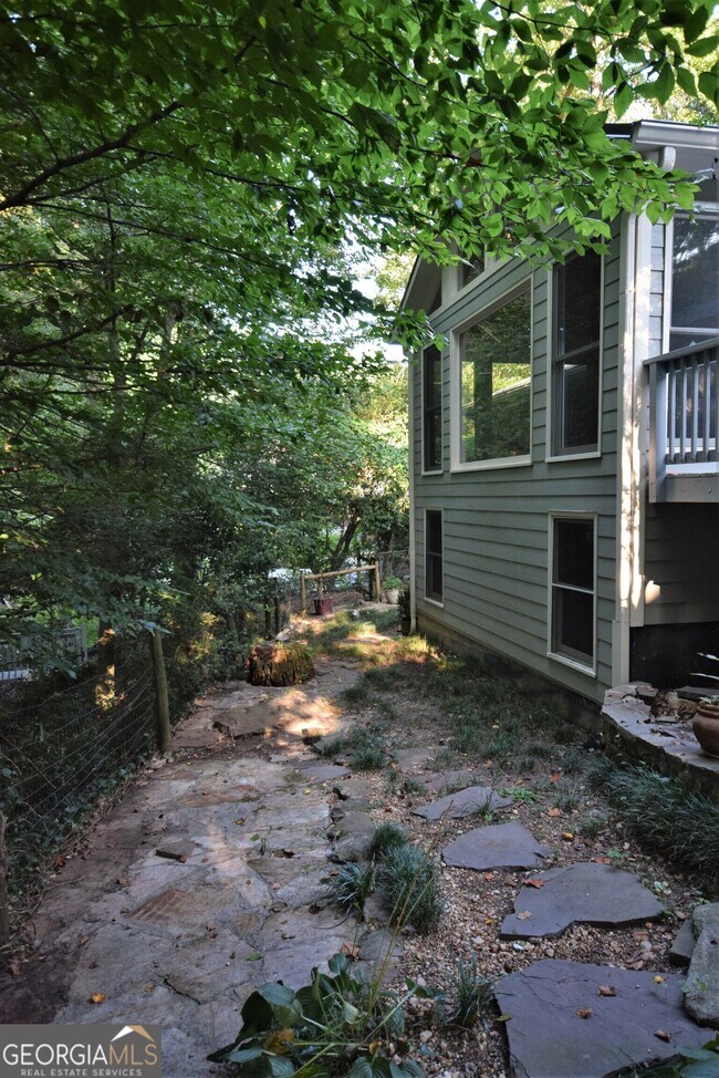 Building Photo - 2535 Melinda Dr NE